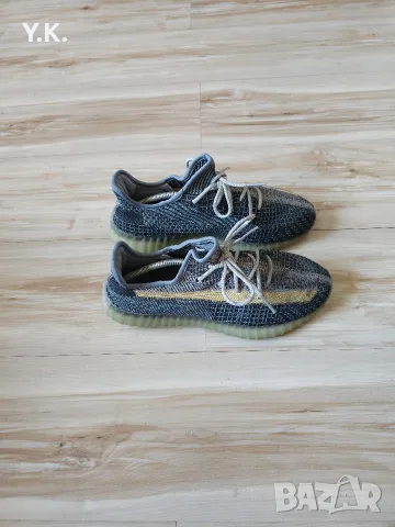 Оригинални мъжки маратонки Adidas Yeezy Boost 350 V2 "Ash Blue", снимка 3 - Маратонки - 55638989