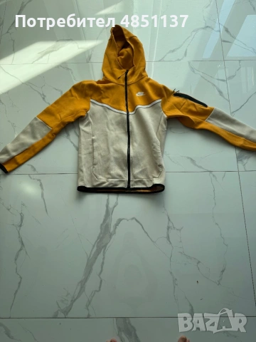 Оригинален Nike tech fleece отанжево и бежаво , размер S, снимка 6 - Спортни дрехи, екипи - 54904124