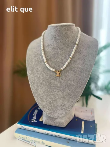 дамско колие с перли и висулка на chanel 