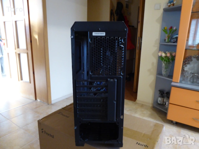 Компютърна кутия, снимка 4 - Захранвания и кутии - 54096032