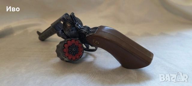МЕТАЛЕН РЕВОЛВЕР COLT PEACEMAKER С КАПСИ – РЕАЛЕН РАЗМЕР, снимка 6 - Колекции - 54834015