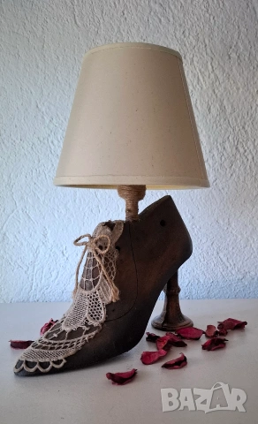 Настолна лампа „Vintage Shoe“ – Авторска изработка, снимка 3 - Настолни лампи - 55236291