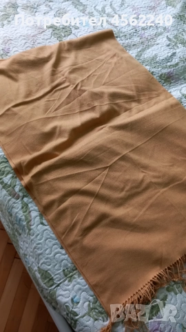 Златистожълт вълнен шал, снимка 2 - Шалове - 54159355