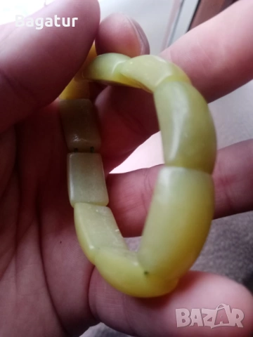 Гривна от зелен нефрит 188карата