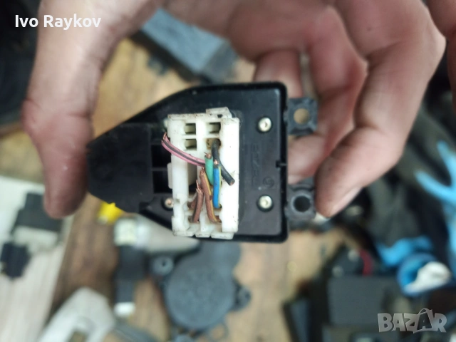 Бутон , огледала за Mazda 3 BK , BJ0E66600 , снимка 3 - Части - 54485194