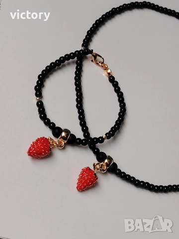 🍓 Комплект гривна + колие (чокър) с ягодка – Noir Berry Set 🍓, снимка 4 - Бижутерийни комплекти - 54219313