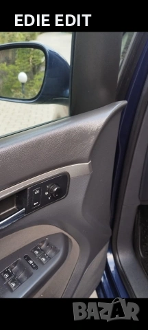 VW Touran 2.0 TDI 7 МЕСТЕН перфектно състояние обслужен , снимка 4 - Автомобили и джипове - 54514112