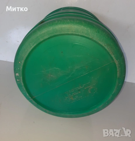 Малко пластмасово бидонче с капак с вместимост 18 литра, снимка 6 - Бидони, бурета и бъчви - 54960605