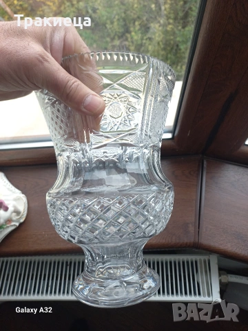 ГОЛЯМА КРИСТАЛНА ВАЗА 