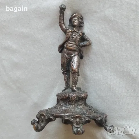 Уникална бронзова статуя.