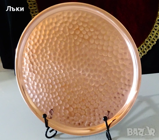 Меден поднос,ръчно кована чиста червена мед. 
