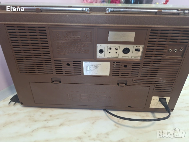 Стар радиокасетофон , снимка 9 - Други - 54279642