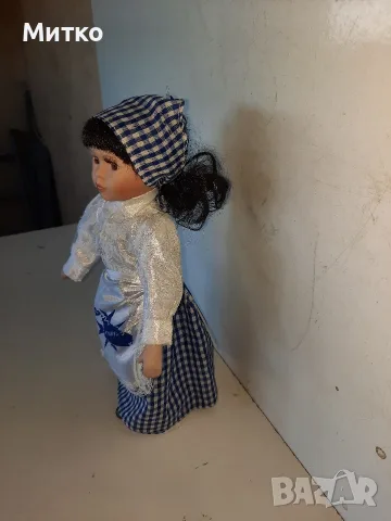 Винтидж колекционерска порцеланова кукла, снимка 3 - Колекции - 55682399