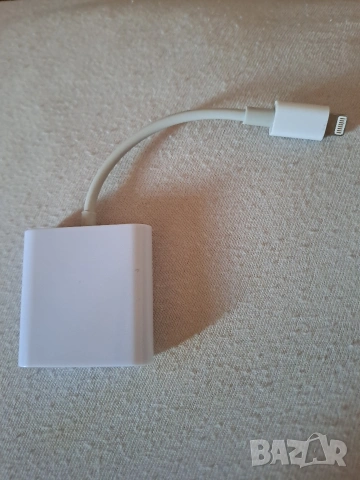 Продавам четец за карти, 2в1,SD/TF,за Iphone/IPad съвместим с системи Apple бял 