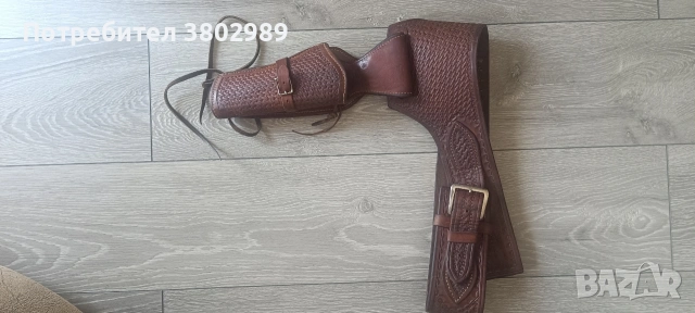 Каубойски кожен колан със кобур.Десен.