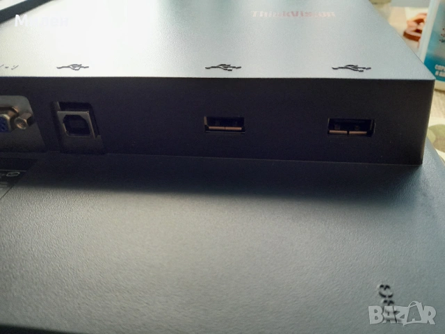 Монитор Lenovo, снимка 8 - Монитори - 54808619