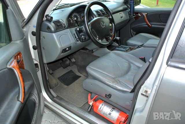 Mercedes-Benz ML 320 ГАЗ*AMG*NAVI*, снимка 15 - Автомобили и джипове - 54783665