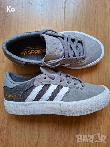 Нови оригинални маратонки Adidas естесвен велур, снимка 13 - Маратонки - 55164001