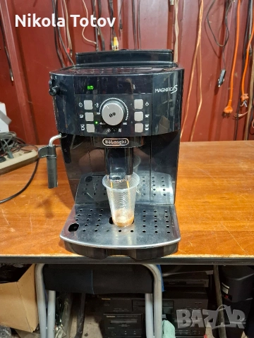 Продава се кафемашина Delonghi Magnifica S . 