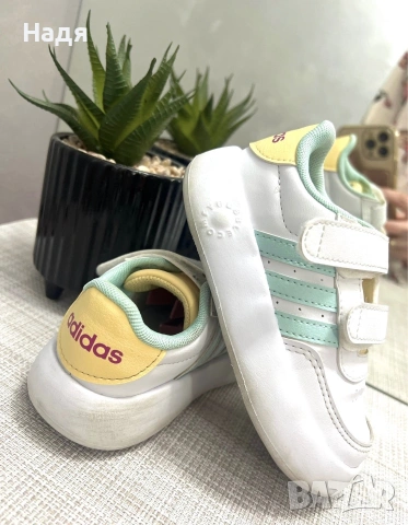 Детски обувки Adidas размер 25