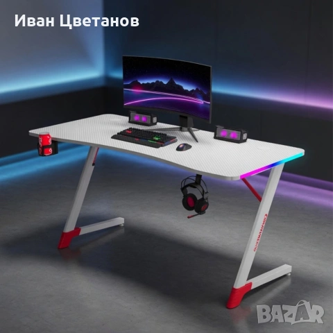 Бяло геймърско бюро с RGB LED осветление, 140 см – Карбоново покритие, поставка за чаша и слушалки
