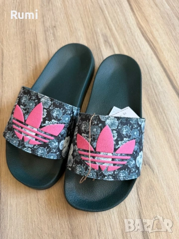 Оригинални  нови дамски чехли Adidas ! 38,5 н, снимка 5 - Маратонки - 54723535