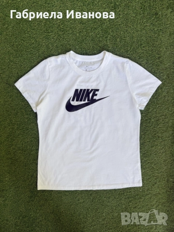 Дамска тениска Nike Sportswear Club Essentials, снимка 2 - Тениски - 55499297