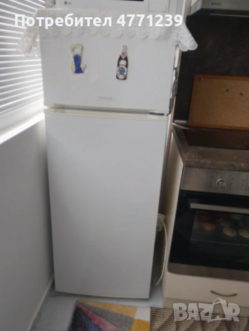 Хладилник с горен фризер