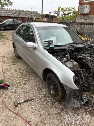 Продава се на части Mercedes c220 2.2CDI 2002, снимка 3 - Части - 54478991