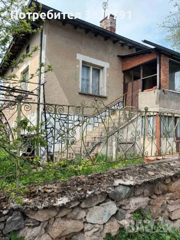 Двуетажна къща с.Вакарел