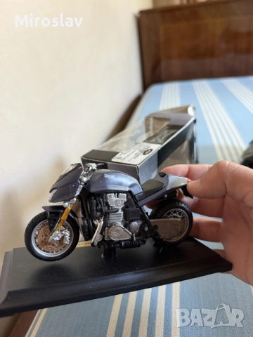 Колекционерски модел на мотоциклет Münch Mammut 2000 – Maisto 1:18 (с кутия) мотор, снимка 2 - Колекции - 55355244