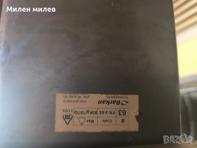 продавам здрава масивна стойка за телевизор, снимка 2 - Стойки, 3D очила, аксесоари - 55584233