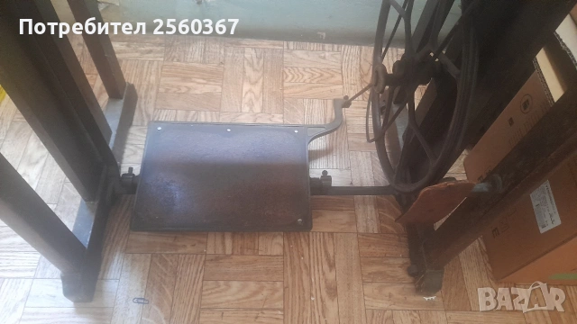 продавам крачна шевна машина Науман.