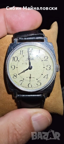 Перфектно запазен съветски мъжки часовник ЗиМ със супер запазен и красив циферблат — €50