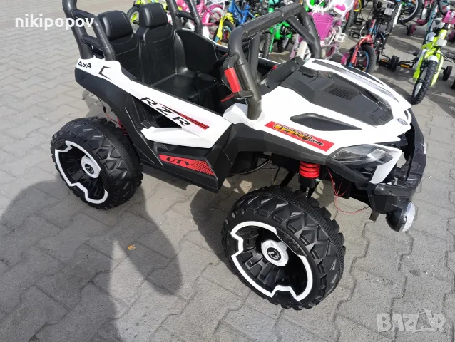 SAFARI двуместен акумулаторен джип JAKARTA 4x4 бял