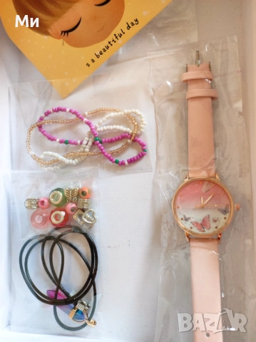 Кутия тип книга с цялото съдържание, което виждате на снимката. Кутиите са два броя, сни, снимка 10 - Подаръци за жени - 53957685