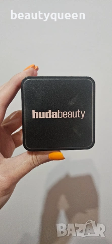 Пудра Huda Beauty , снимка 2 - Козметика за лице - 54976738