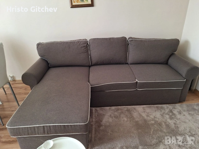 Диван дъл.2,10 шир.на седалките 0,75.См.площ1,40 См.ракла,продава се с белите калъвки!