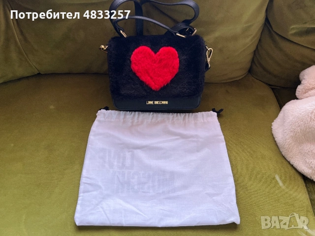 Оригинална чанта на Love Moschino  запазена,чантата върни заедно с торбичката .