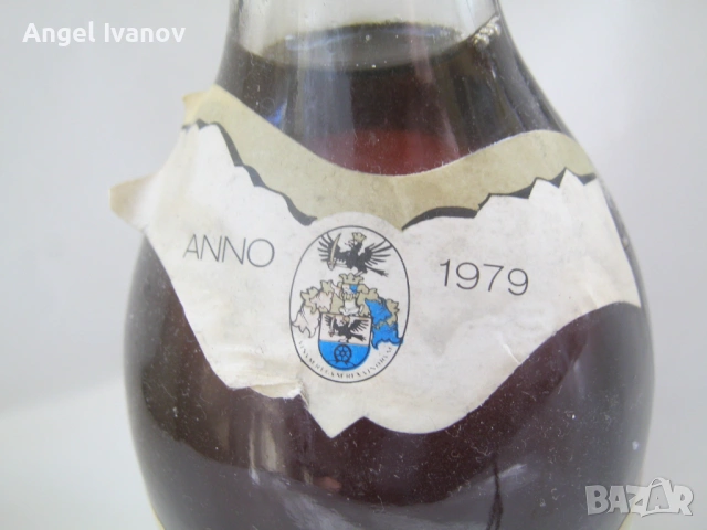 Продавам колекционерска унгарска бутилка "Токай" от 1979 г., снимка 4 - Антикварни и старинни предмети - 54391159