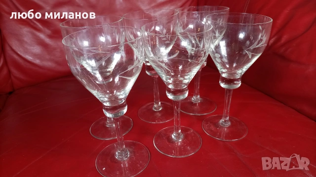 Стъклени чаши за вино, тънкостенни, ръчна гравюра, столче, снимка 3 - Чаши - 55229732