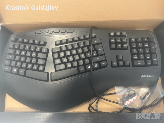 PERIBOARD-312 Кабелна ергономична клавиатура с подсветка, големи букви и допълнителни USB портове