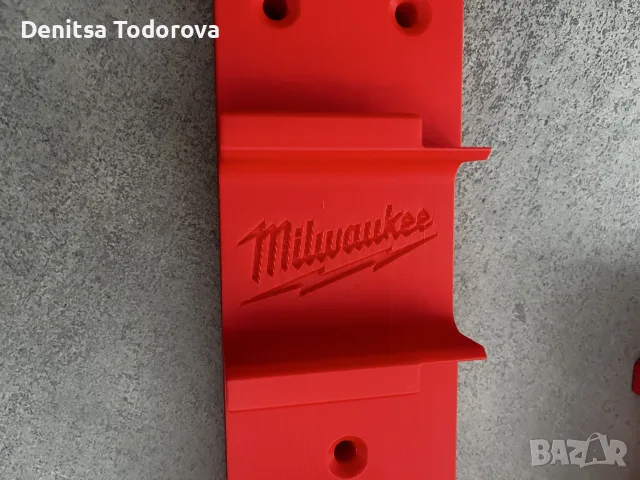 Стенен държач за батерии Milwaukee M18 – 4 места | 3D принтиран 