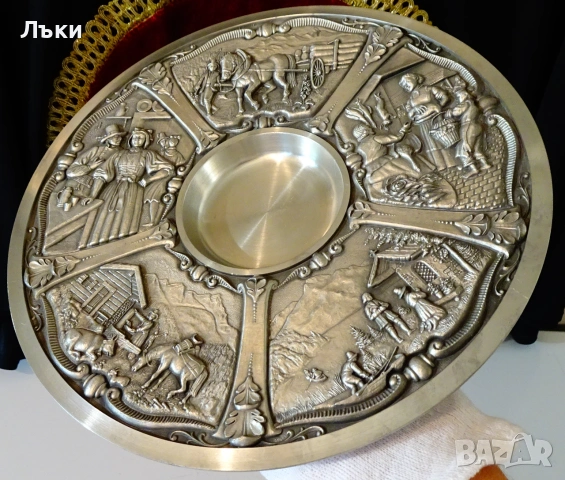 Калаена чиния за стена с релефни битови картини. , снимка 7 - Антикварни и старинни предмети - 55105350