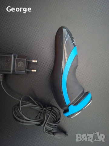 Самобръсначка Philips AquaTouch AT750/16, предназначена за сухо и мокро бръснене., снимка 2 - Електрически самобръсначки - 55076091