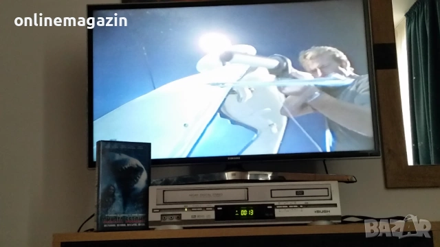 Видеокасета " СИНЯТА БЕЗДНА " 1999 г. VHS , снимка 13 - Други жанрове - 54878317