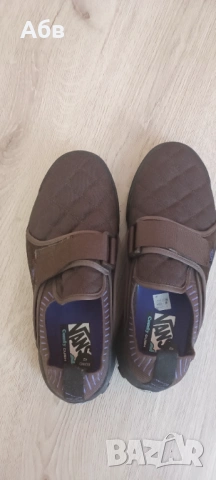 Спортни обувки VANS, снимка 2 - Спортни обувки - 54637348