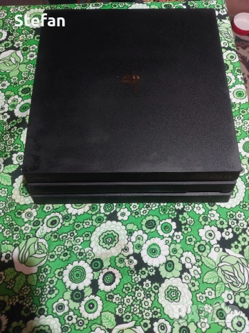 Продавам PS4 Pro 