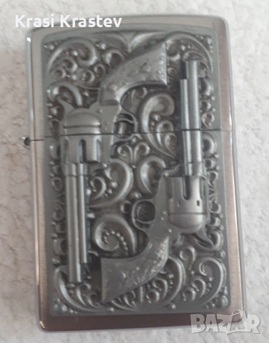 Колекционерска запалка ZIPPO, 2 револвера, релефна, снимка 2 - Други ценни предмети - 55137749
