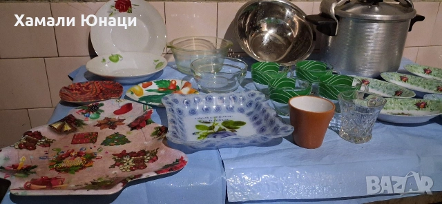Лот домакински съдове някои са нови други със следи от употреба 
